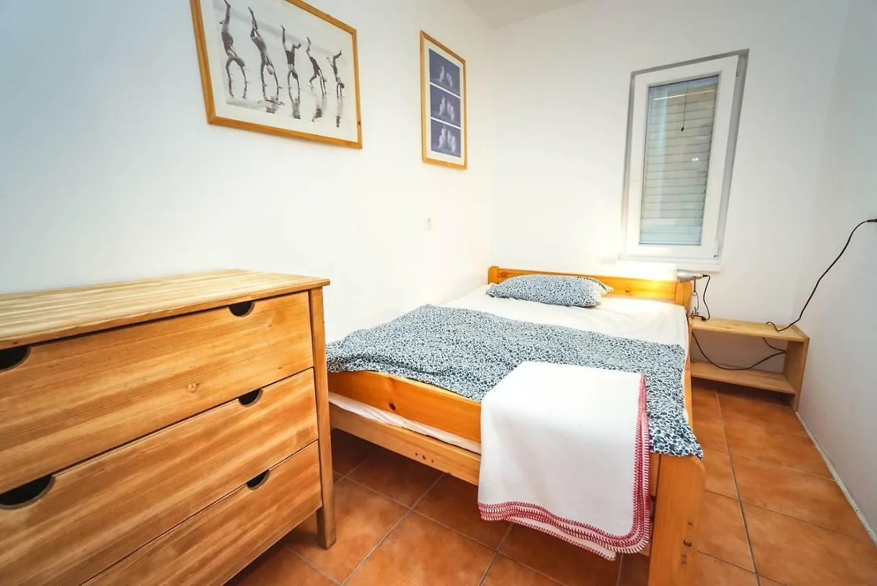 Beach House Lucy Crveni Vrh 0*,
